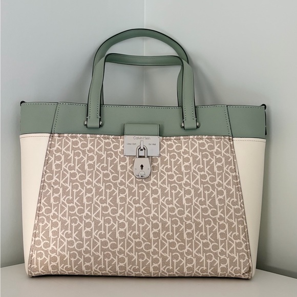 Calvin Klein Handbags - Calvin Klein bag